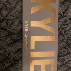 Kylie Cosmetics Royal Peach Palette